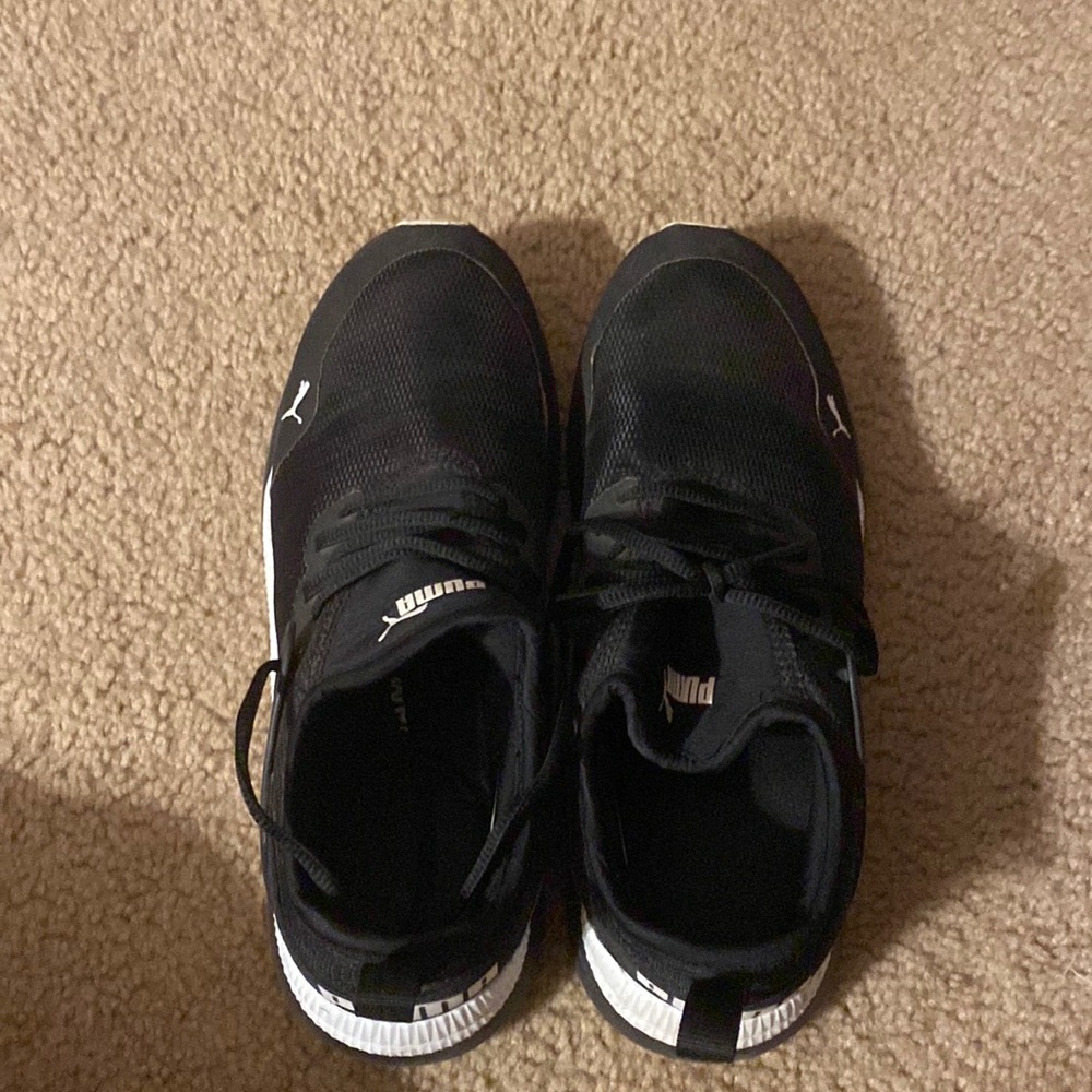 puma tennis shoes- size 10